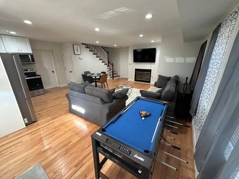 Game Room, Living room, Evening entertainment