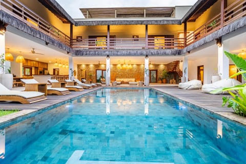 Seating area, Pool view, Swimming pool, sunbed