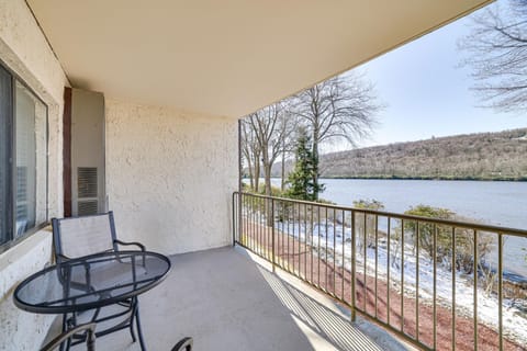 Big Boulder Water Views! Condo in Lake Harmony Apartment in Big Boulder Lake