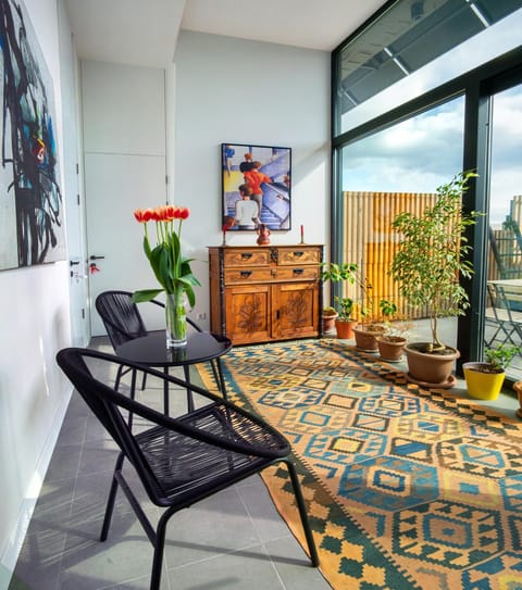 Seating area, Evening entertainment