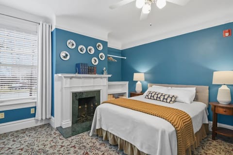 Bed, Bedroom, fireplace