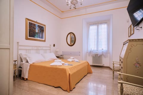 Bed, TV and multimedia, Photo of the whole room, Bedroom, internet, safe, towels, wardrobe, air conditioner