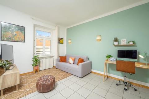 Communal lounge/ TV room, TV and multimedia, Living room, Seating area
