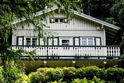 Property building, Facade/entrance, Garden