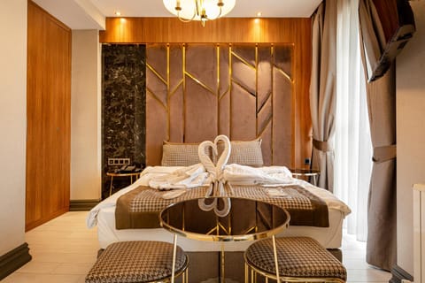 Bed, TV and multimedia, Living room, Bedroom, towels