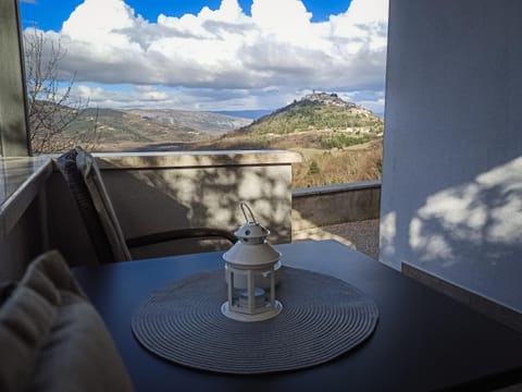 Natural landscape, View (from property/room), Balcony/Terrace, Seating area, Mountain view