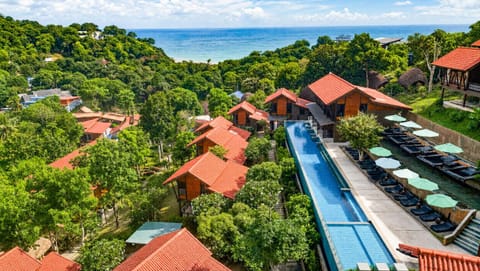 Property building, Bird's eye view, Swimming pool