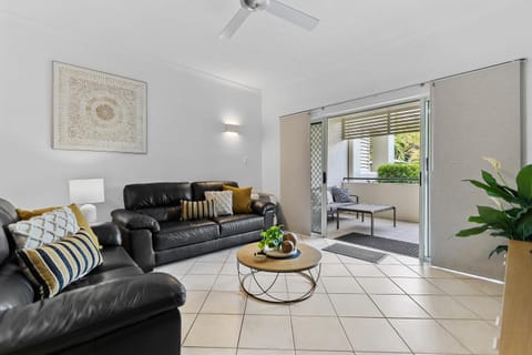 TV and multimedia, Living room, Pool view, air conditioner
