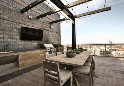 Deluxe Studio Apartment On Broadway Apartment in The Gulch