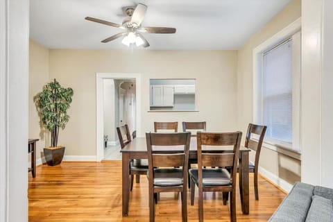 Tower Grove Getaway sleeps 8 House in southwest garden