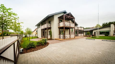 Property building, Day