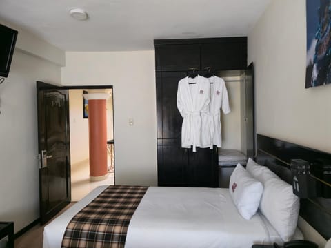 Bed, towels