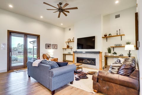 Large Group Getaway in Georgetown with Private Pool! House in Rio Grande