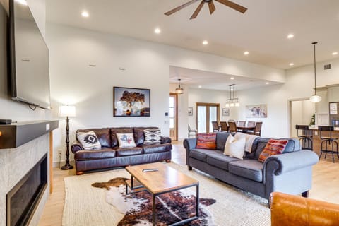 Large Group Getaway in Georgetown with Private Pool! House in Rio Grande