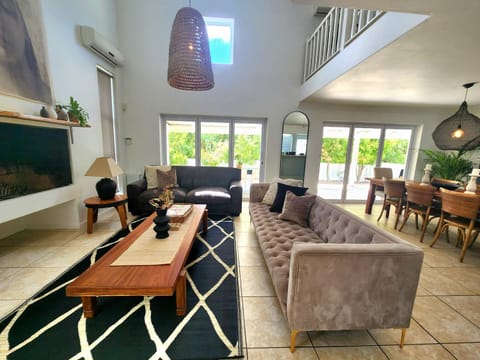 TV and multimedia, Living room, Seating area, fireplace