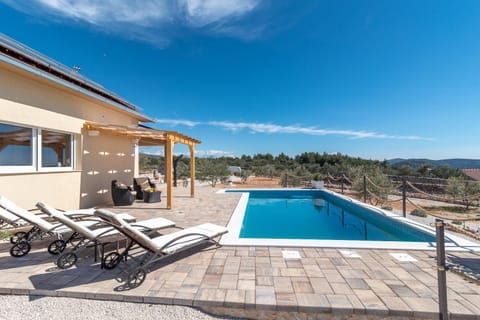 Patio, Day, Natural landscape, View (from property/room), Pool view, Swimming pool, sunbed