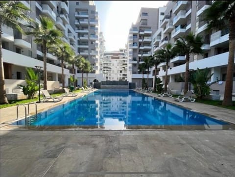 Property building, Day, Pool view, Swimming pool