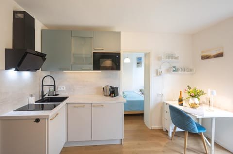 Kitchen or kitchenette, Photo of the whole room, Dining area, kitchen
