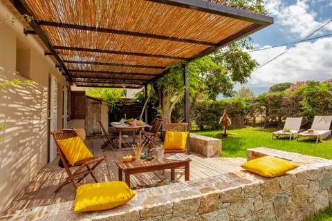 Patio, Spring, Day, Garden, Living room, Seating area, Garden view, sunbed