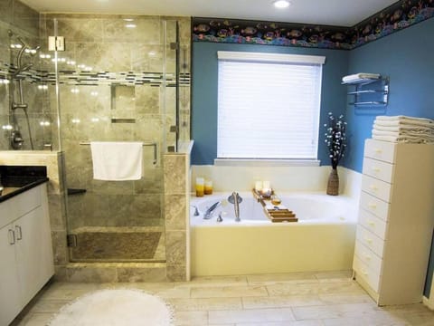 Lei by the Sea with elevator House in Hitchcock