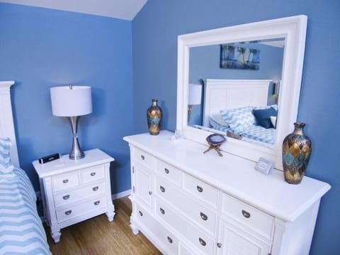 Lei by the Sea with elevator House in Hitchcock