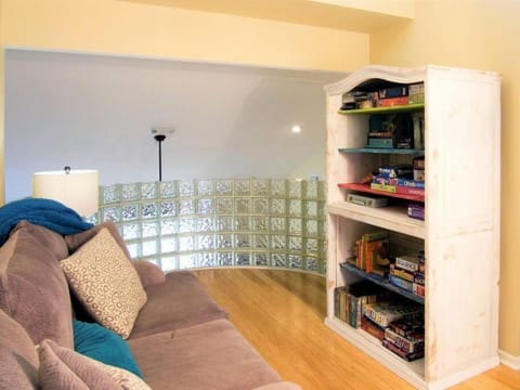 Lei by the Sea with elevator House in Hitchcock