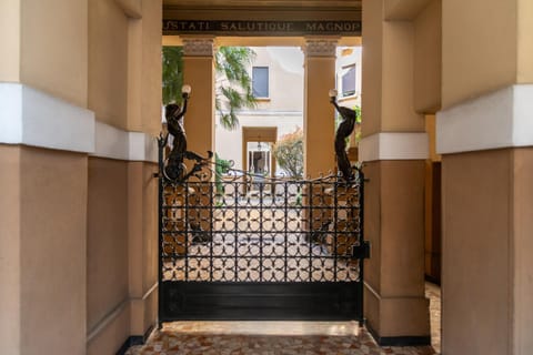 Facade/entrance, Inner courtyard view