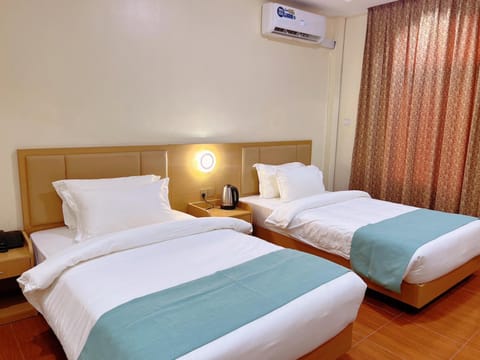 Bed, Photo of the whole room, Bedroom, air conditioner