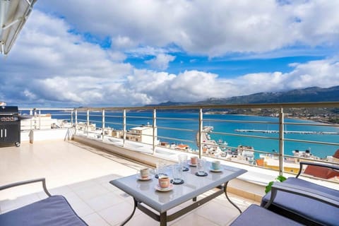 View (from property/room), Balcony/Terrace, Seating area, Sea view