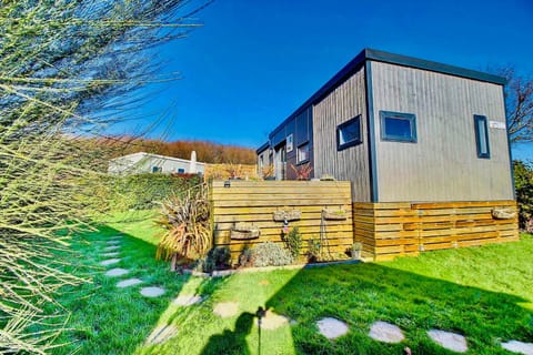 Cottage Premium, camping 5* avec parc aquatique Campground/
RV Resort in Brittany