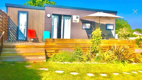 Cottage Premium, camping 5* avec parc aquatique Campground/
RV Resort in Brittany