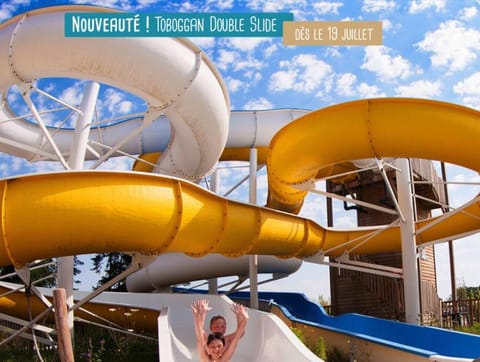 Cottage Premium, camping 5* avec parc aquatique Campground/
RV Resort in Brittany