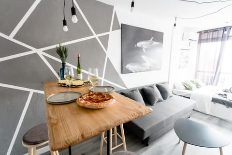 Living room, Seating area, Dining area, Drinks