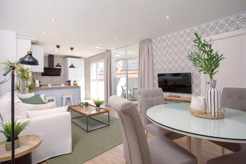 TV and multimedia, Kitchen or kitchenette, Living room, Dining area, Evening entertainment