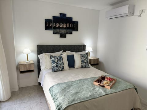 Bed, Photo of the whole room, Bedroom, air conditioner