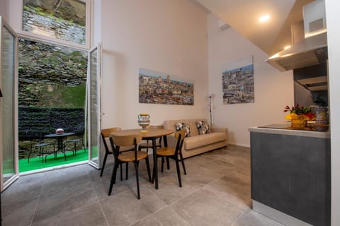 Patio, Kitchen or kitchenette, Living room, Seating area, Dining area