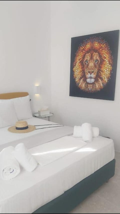 Bed, Photo of the whole room, Decorative detail
