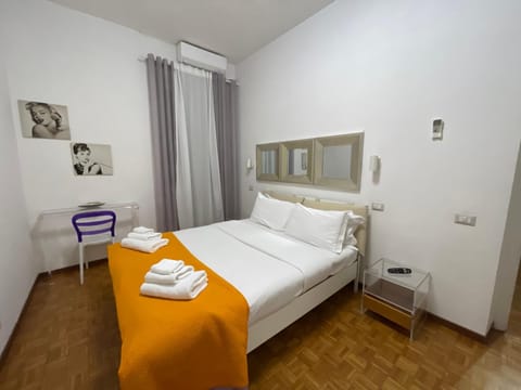 Bed, Photo of the whole room, Bedroom, towels, air conditioner