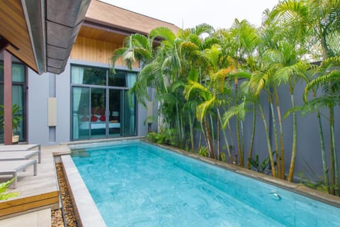 Property building, Day, Garden, Swimming pool