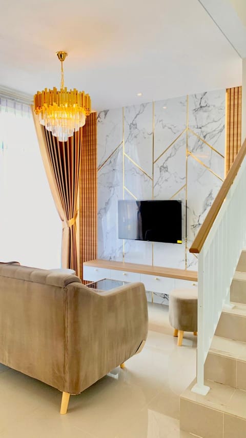 Communal lounge/ TV room, TV and multimedia, Living room, Seating area