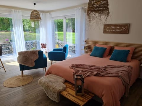 Seating area, Bedroom