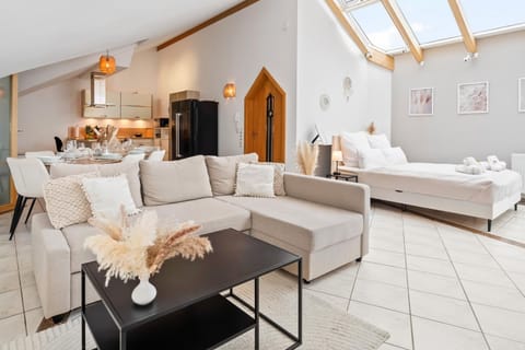 Communal lounge/ TV room, TV and multimedia, Spa and wellness centre/facilities, Seating area