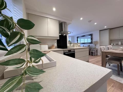 2bed Ground Floor flat + garden Apartment in South Oxfordshire District