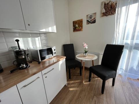 TV and multimedia, Coffee/tea facilities, Kitchen or kitchenette, Dining area