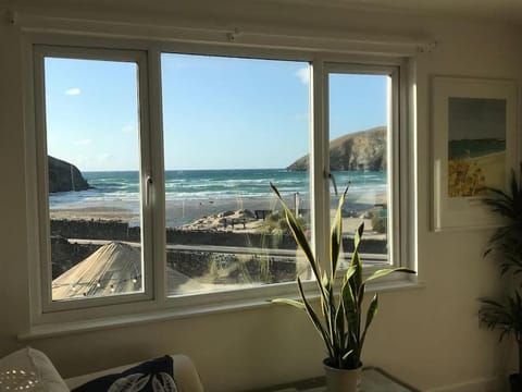 Fabulous Beach Pad Just 20 Paces From The Sea Apartment in England