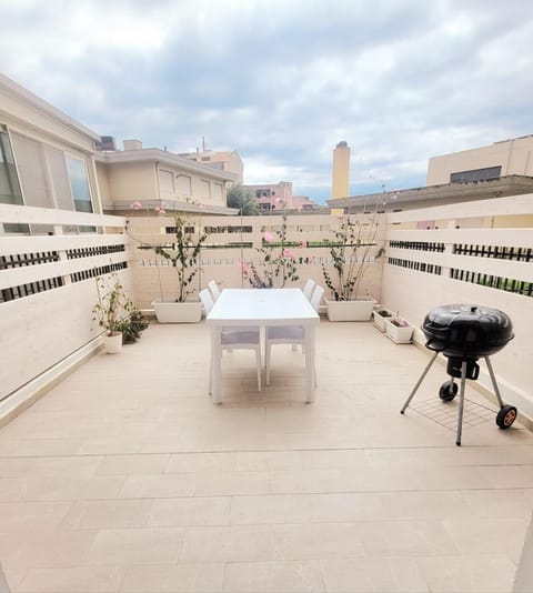 Property building, BBQ facilities, BBQ facilities, Children play ground, Balcony/Terrace, Balcony/Terrace, Dinner