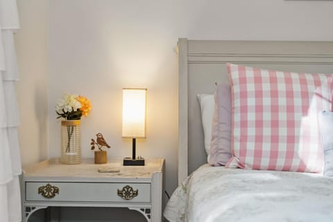 Bird House Countryside Pecan Farm 14acre San Marcos Farm Stay in San Marcos