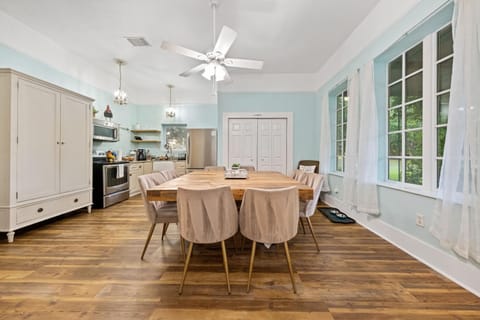 Rooster House Countryside Pecan Farm 14ac SanMarcos House in San Marcos