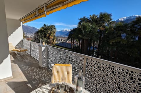 Day, Natural landscape, View (from property/room), Balcony/Terrace, Lake view, Mountain view