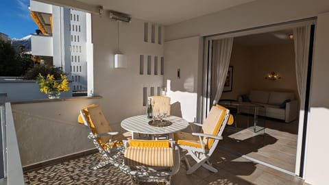 View (from property/room), Balcony/Terrace, Seating area, Dining area